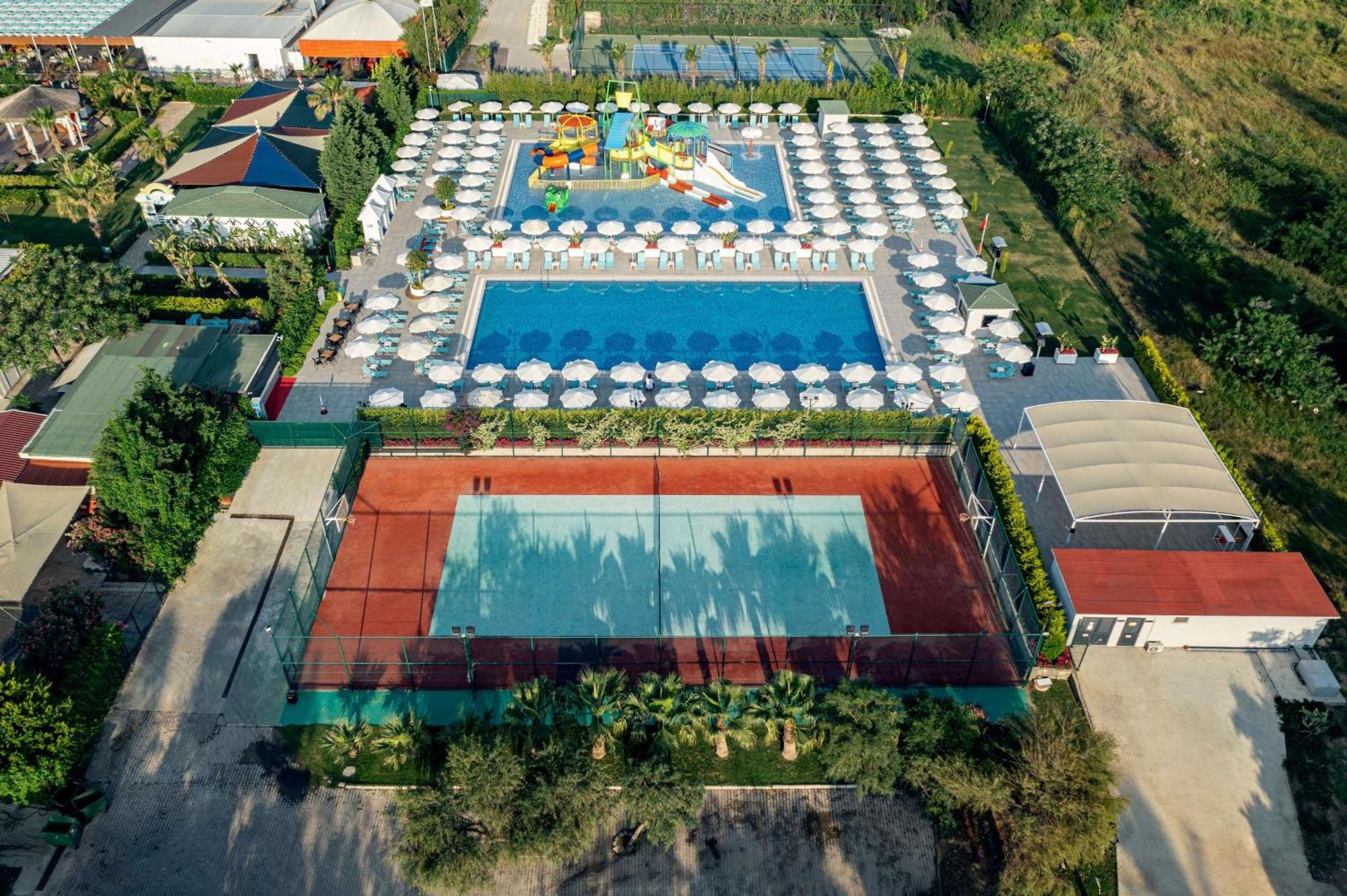 Wyndham Garden Lara Hotel Antalya Exterior photo
